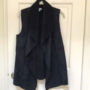 Susina drape vest in faux material size Medium ✨NWT